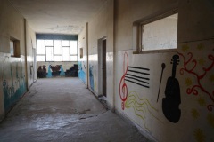 Schulfflur vor der Sanierung